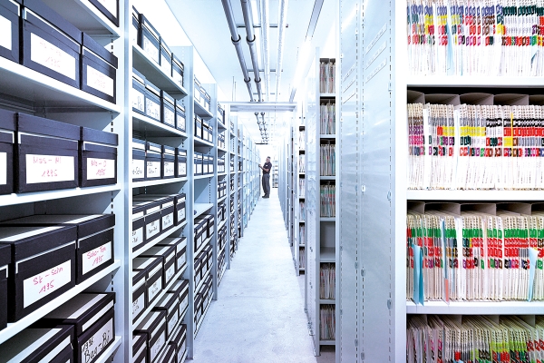 VERSATILE AND ROBUST Whether for files, liquids, equipment or tools, shelving systems from LISTA offer tailor-made storage solutions for practically all requirements.